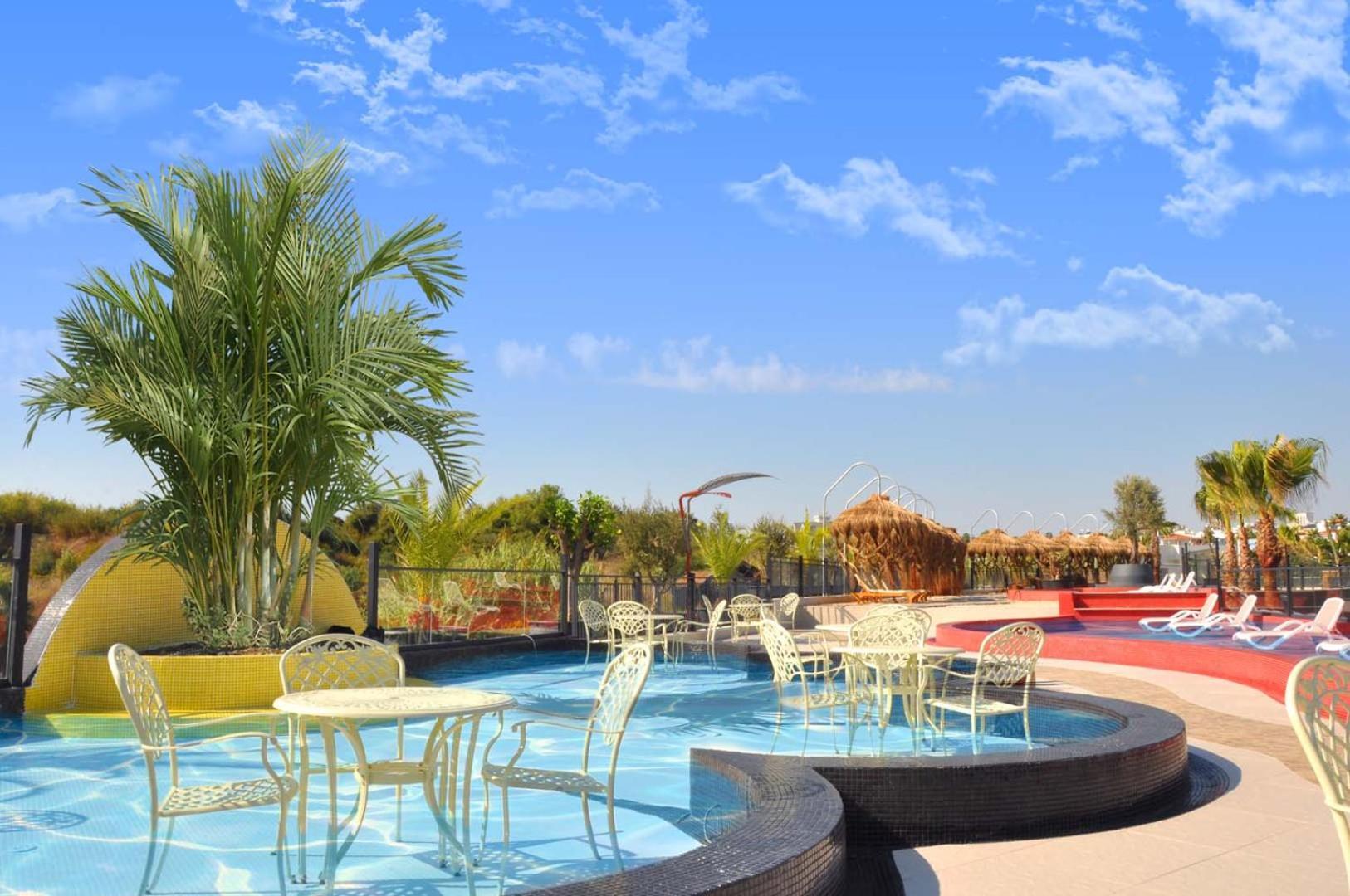 Dream World Palace Colakli Luaran gambar